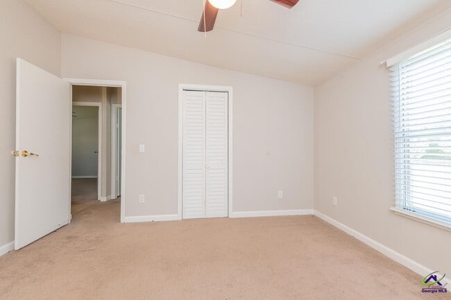 Building Photo - 137 Shamrock Cir