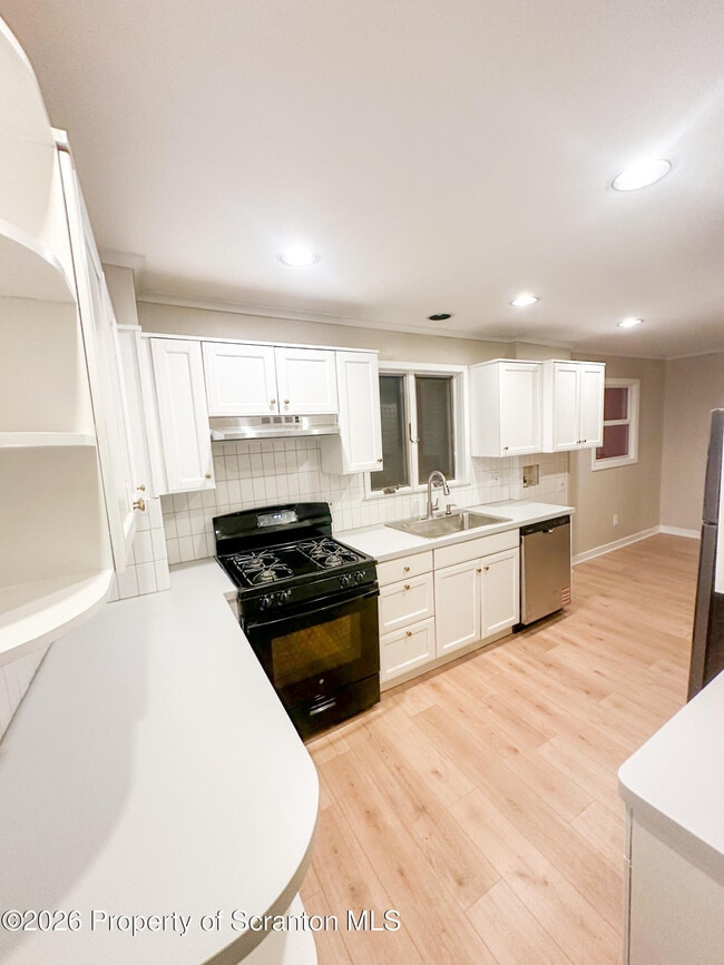 Building Photo - 833 George St