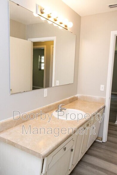 Building Photo - 183 Colony Cir