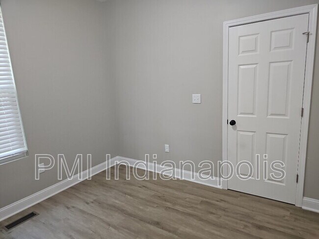 Building Photo - 640 N Parker Ave