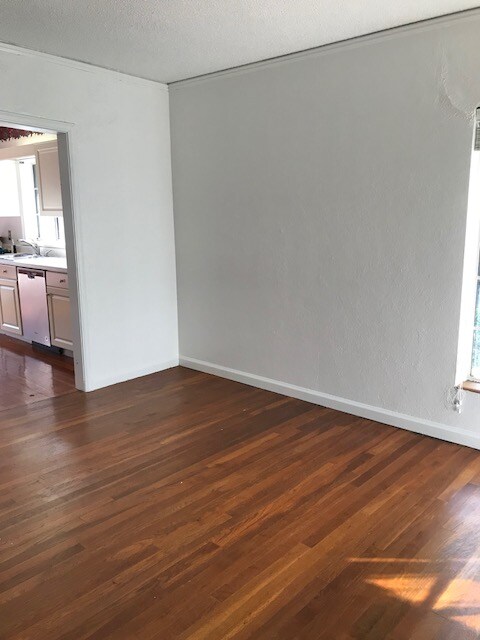 Building Photo - 228 W Nelson St