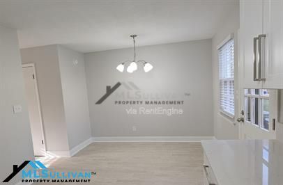 Building Photo - 1002 Willow Dr