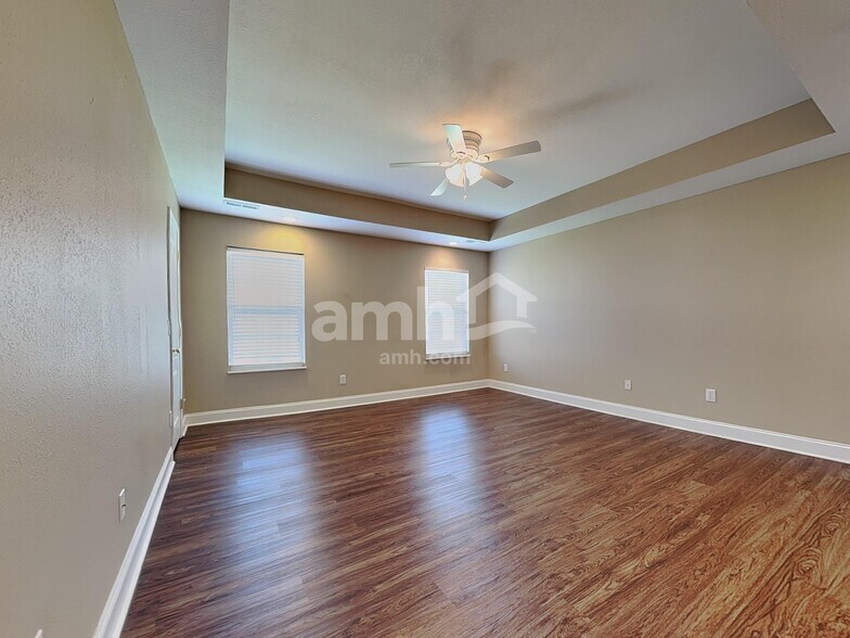 Building Photo - 4635 Aylesbury Dr