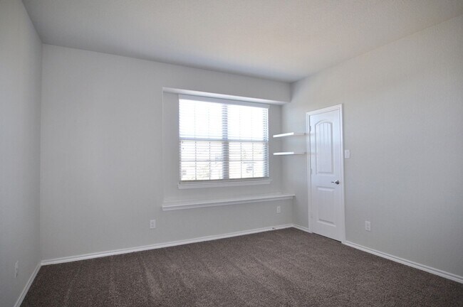 Building Photo - Amazing 4-3.5-2 in North Fort Worth!