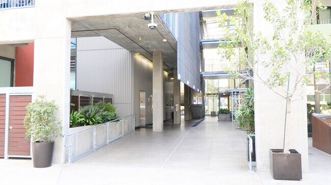 Building Photo - 321 Tenth Ave