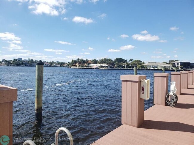 Building Photo - 511 Bayshore Dr