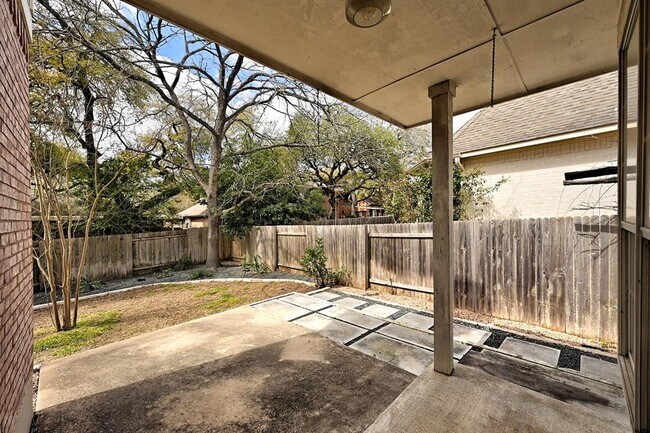 Building Photo - 11208 South Bay Ln