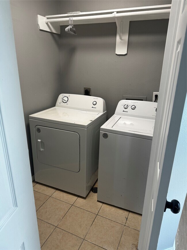 Building Photo - 4640 Knoxville St