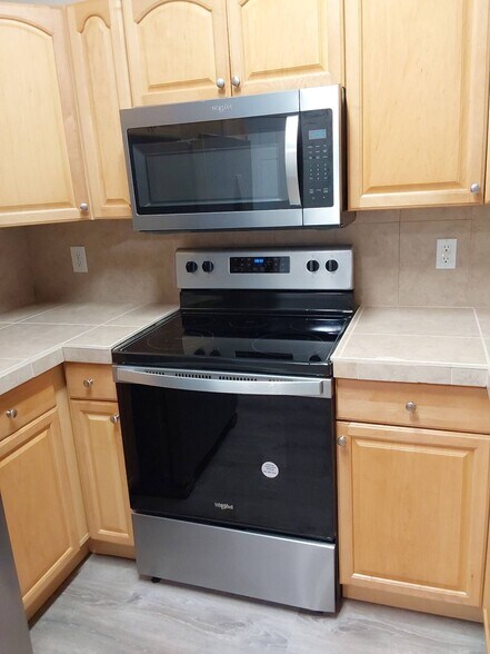 Building Photo - 9 Pony Express Dr