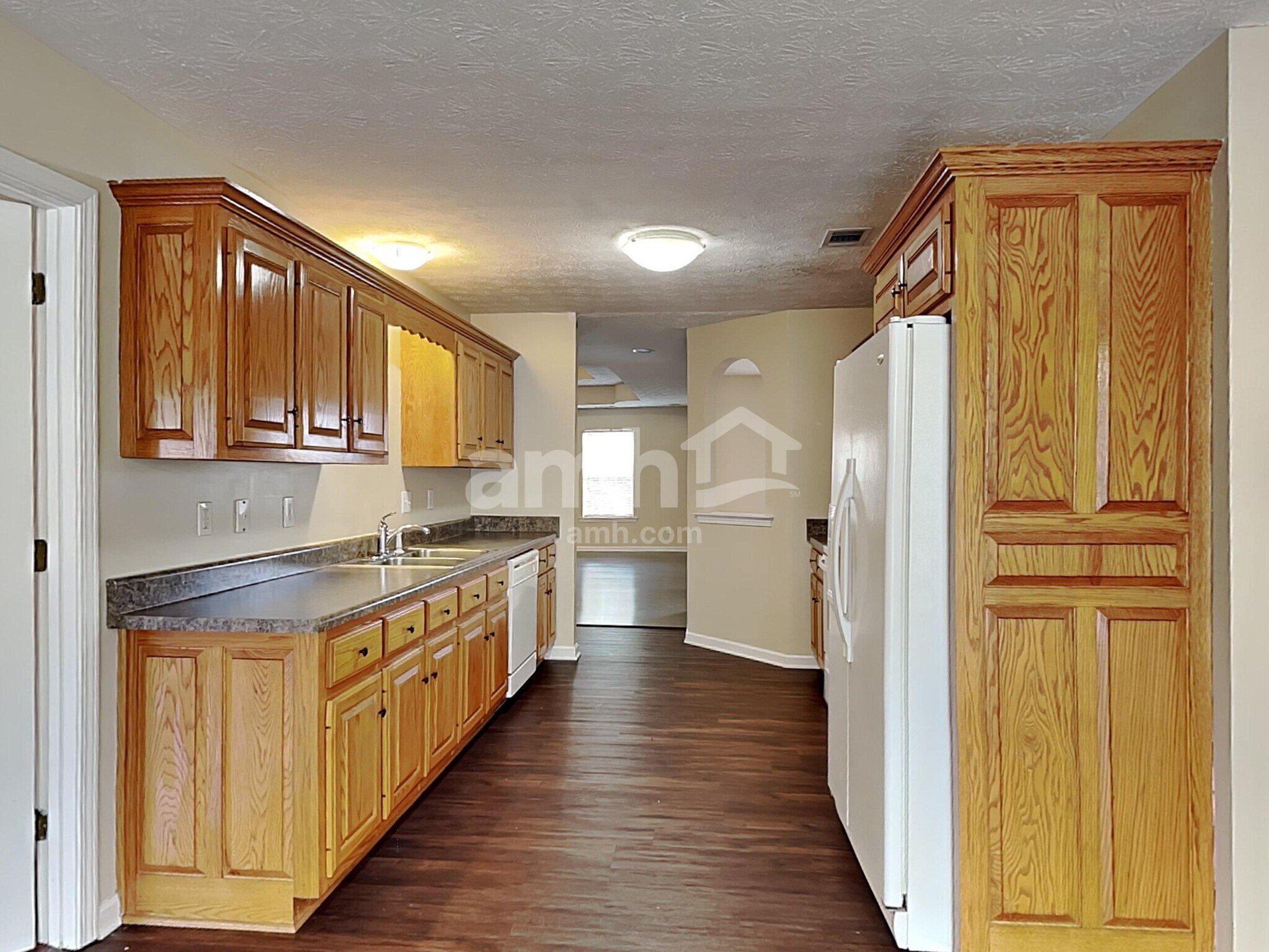 Building Photo - 2122 Creek Trail Dr