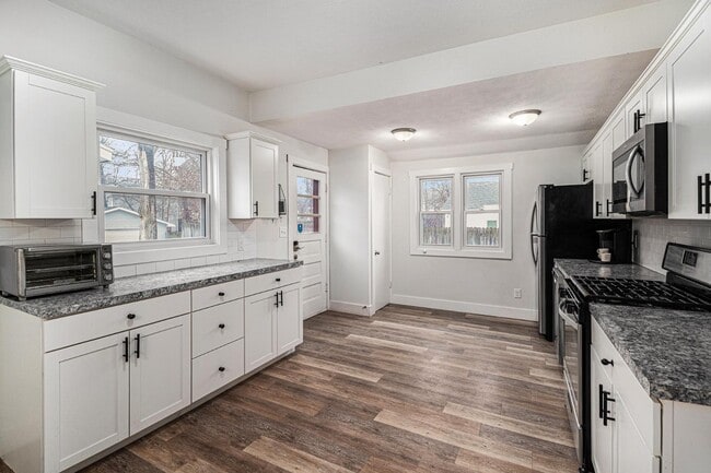 Building Photo - 3274 Briggs Blvd NE