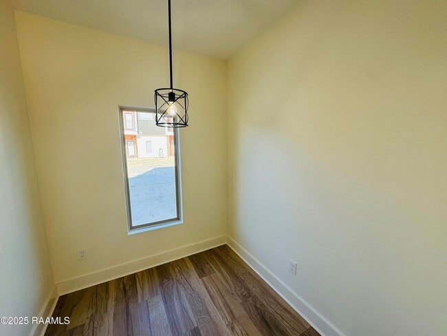 Building Photo - 113 Bayou St