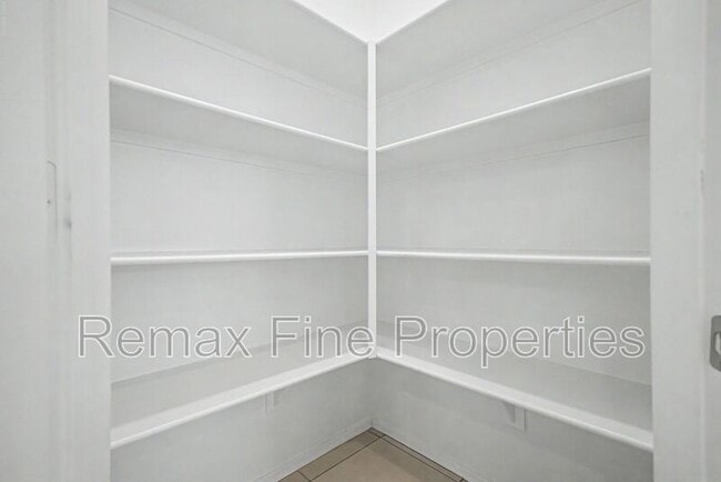 Building Photo - 15543 W Desert Hollow Dr