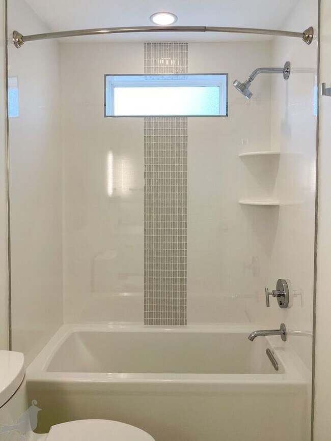 Building Photo - 1103 9th St NE