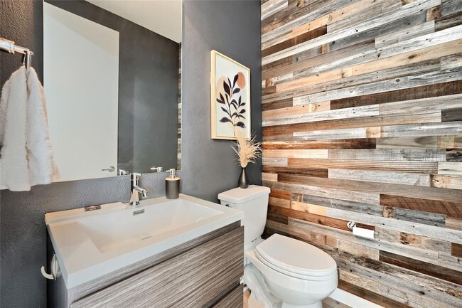 Building Photo - 2301 Bluebonnet Ln