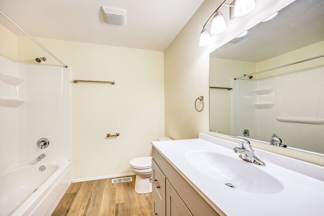 Building Photo - 4617 Basswood Ct SE
