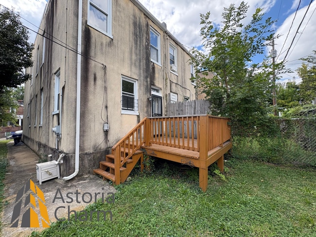 Building Photo - Updated 3-Bedroom Rental with Open Layout ...