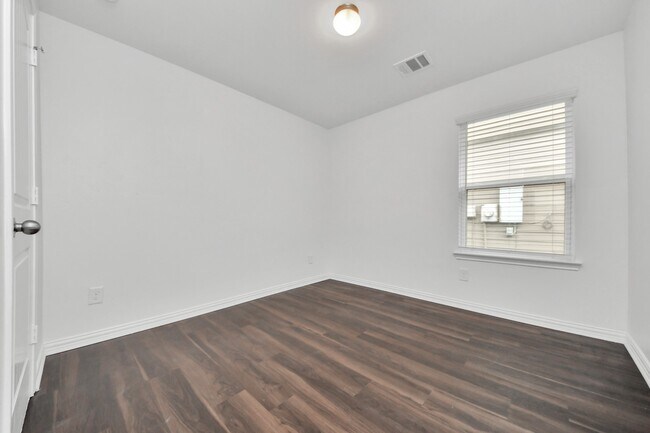 Building Photo - 10306 White Fir Villa Ave