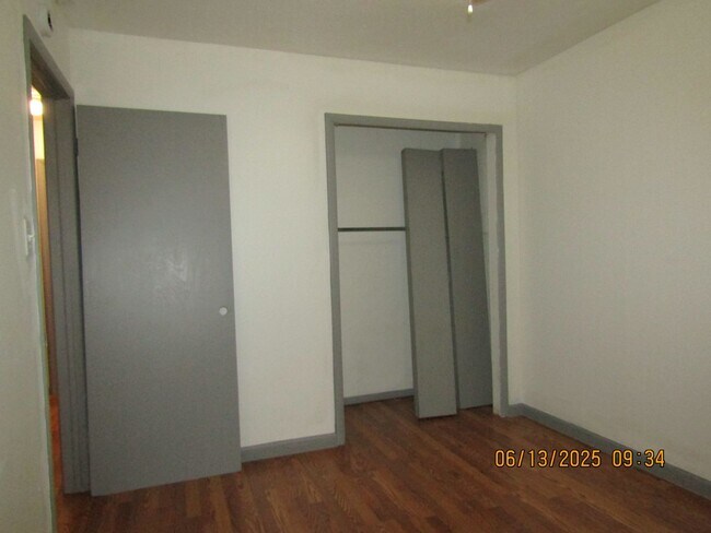 Building Photo - Very nice home located in the Park Lane ar...
