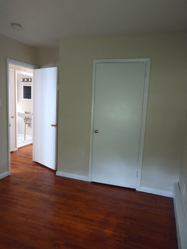 Building Photo - 425 N Mulberry St