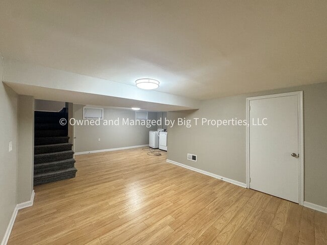 Building Photo - Cute ranch house with huge fenced yard