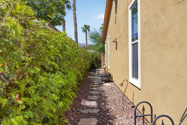 Building Photo - 60440 Juniper Ln