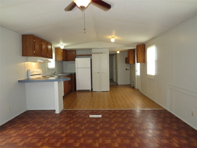 Building Photo - 735 5th St