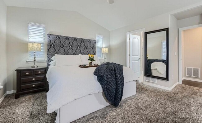 Building Photo - Beautiful 5 bedroom home!!