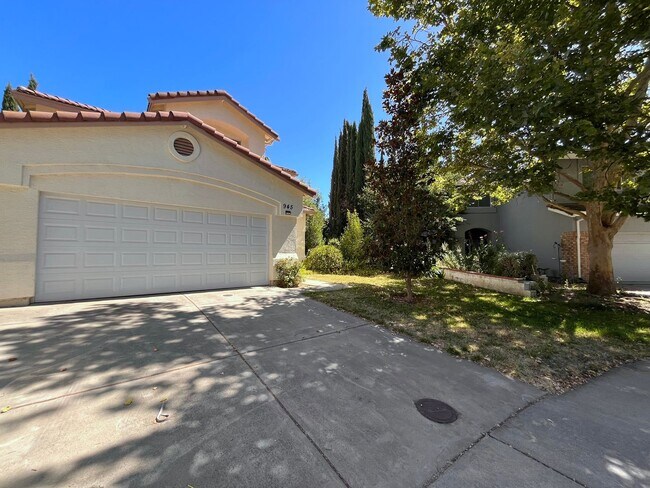 Building Photo - Bright & Spacious 4BR/3BA Home in Desirable East Davis – 1,980 Sq Ft