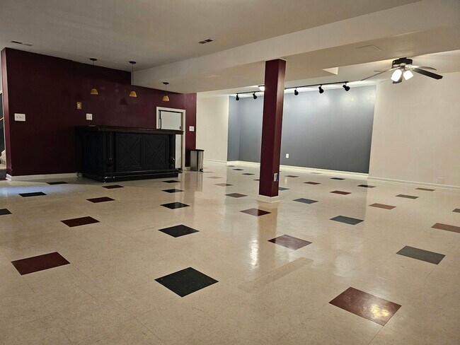 Building Photo - 13440 Carriage Hill Dr