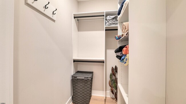 Building Photo - 6223 Winchester Ave