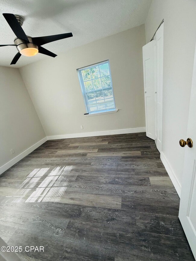 Building Photo - 1305 Flower Dr