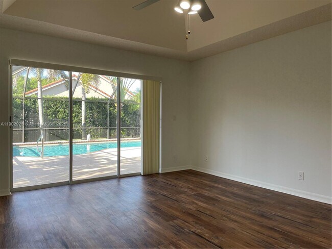 Building Photo - 785 Heron Rd