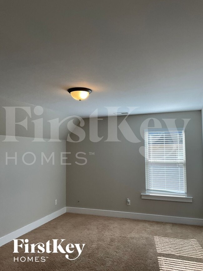 Building Photo - 6366 Cove Ln