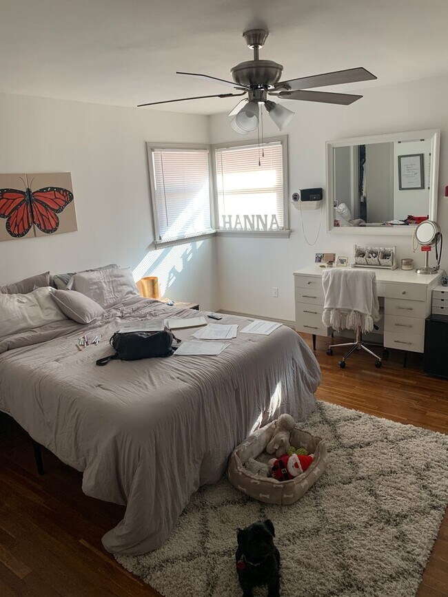 Building Photo - Pre Leasing for fall 2026! 3/2 in Medical District