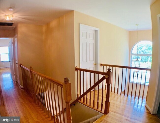 Building Photo - 21 Warwick Way