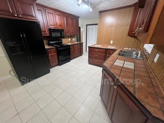 Building Photo - 916 Curry Cir SE