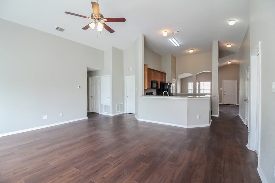 Building Photo - 926 Hannah Way