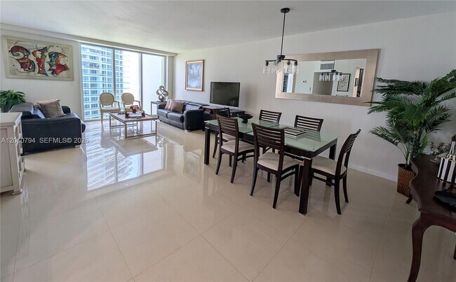 Building Photo - 10275 Collins Ave