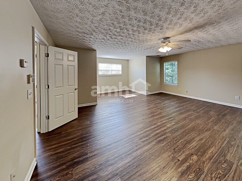 Building Photo - 714 Baskins Cir