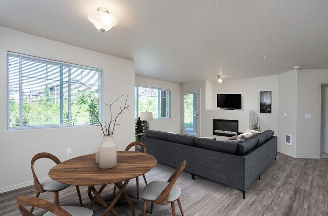 Building Photo - Edgewater Luxury Apartments