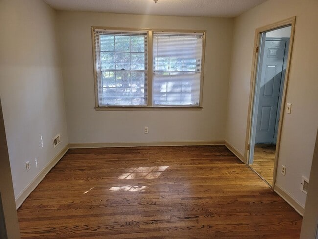 Building Photo - 6420 Cloverdale Dr