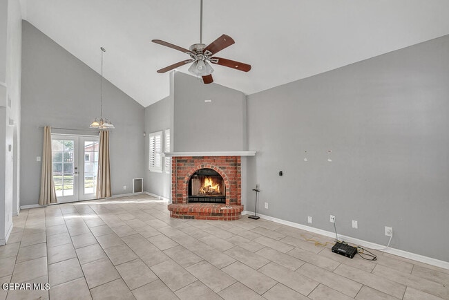 Building Photo - 1049 Desierto Luna St