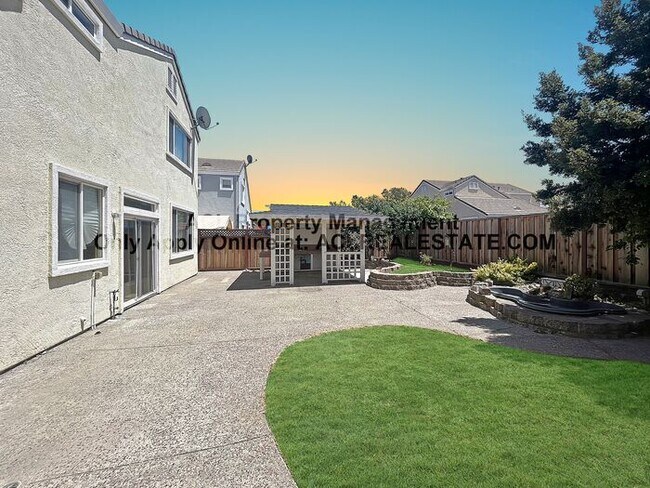 Building Photo - Spacious, 4 bed/ 3 bath Pittburg Home For ...