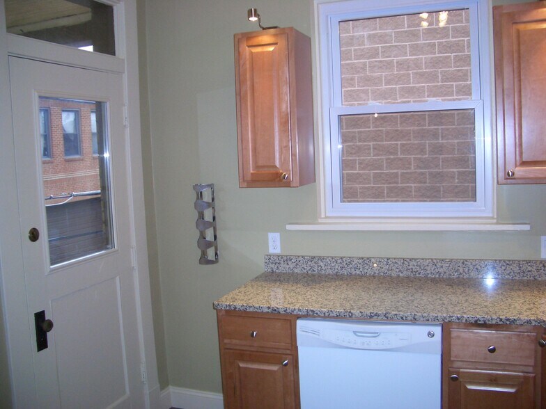 Building Photo - 4121 Davison St