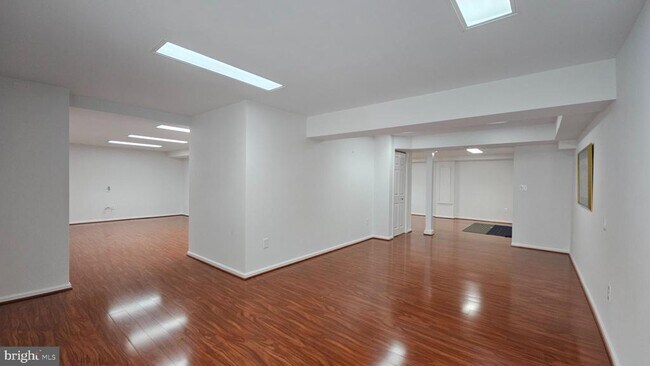 Building Photo - 10 Forest Brook Ct