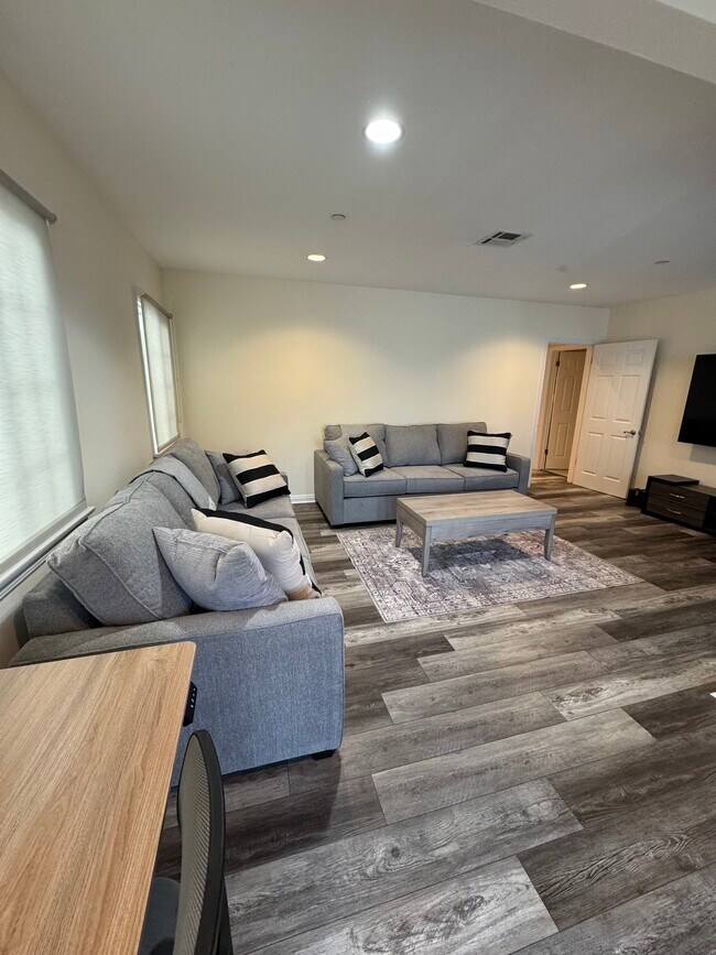 Building Photo - 3935 Inglewood Blvd