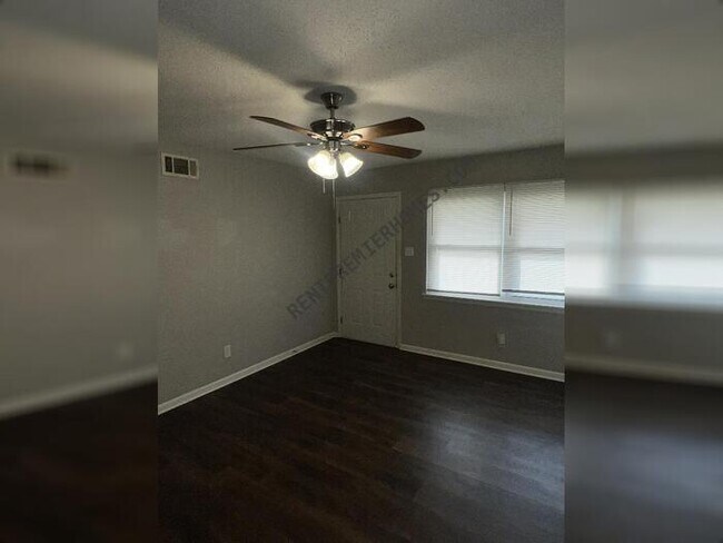 Building Photo - 16 Oakview Dr