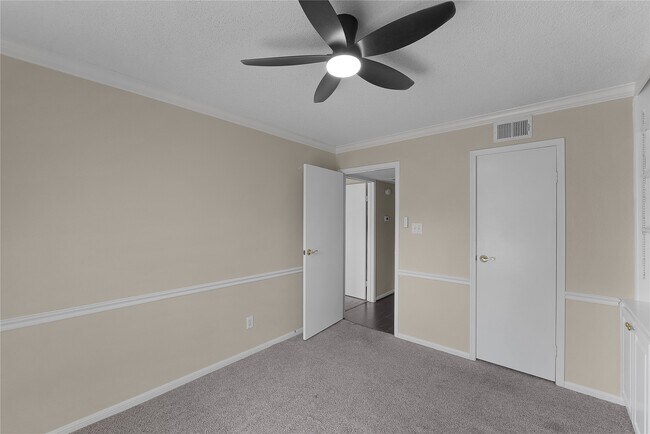 Building Photo - 2120 El Paseo St