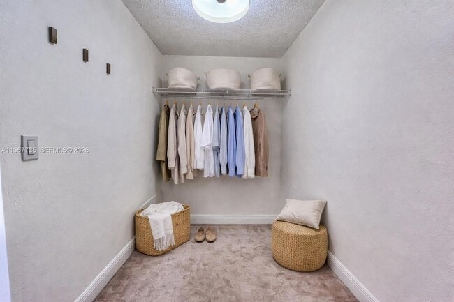 Building Photo - 600 NE 36th St